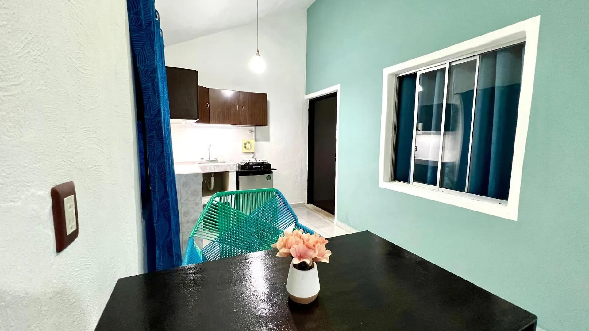 Modestas Habitaciones A Dos Calles De Laguna, Cuatro Calles Del Parque Central Bacalar Apartment